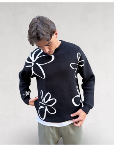 Pull noir col rond à motif grandes fleurs