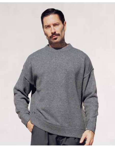 Pull en maille anthracite couture apparente