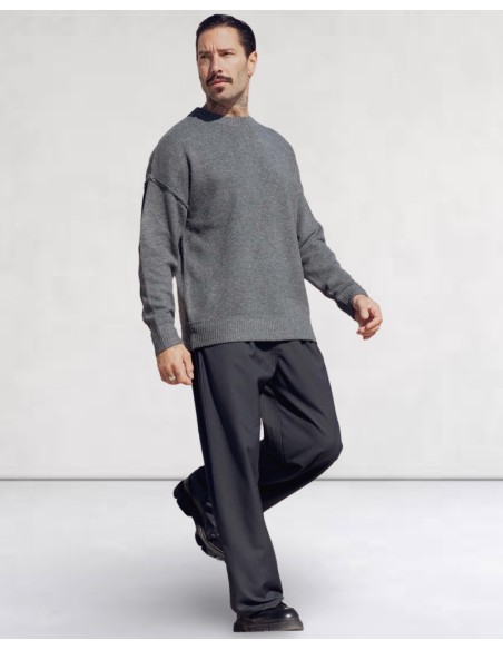 Pull en maille anthracite couture apparente