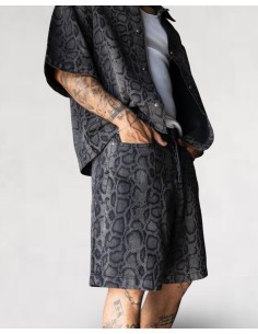 Short "dark snake" noir