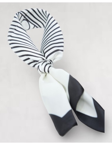 Foulard blanc et noir