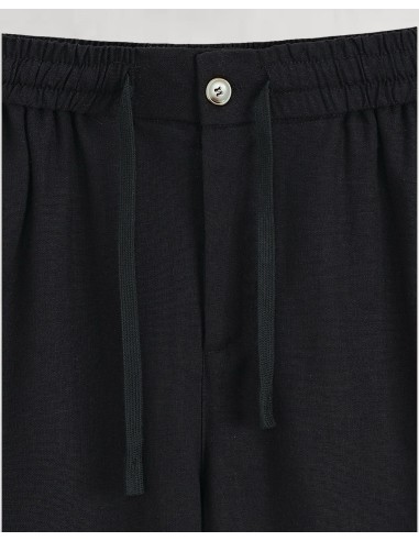 Short en lin à lacets noir