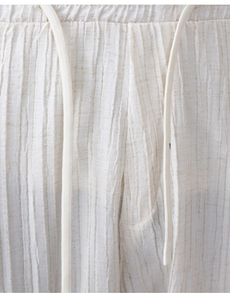 Pantalon fin en toile rayée beige