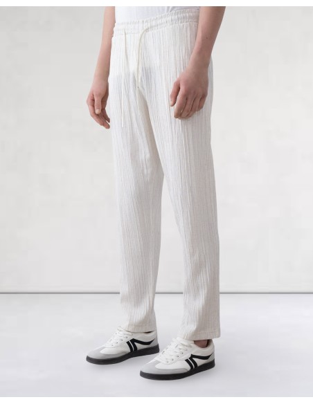 Pantalon fin en toile rayée beige