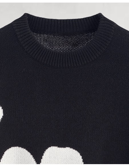 Pull noir col rond à motif grandes fleurs