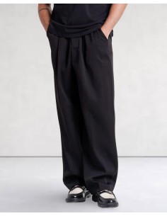 PANTALON NOIR COUPE DECONTRACTEE AVEC PLIS