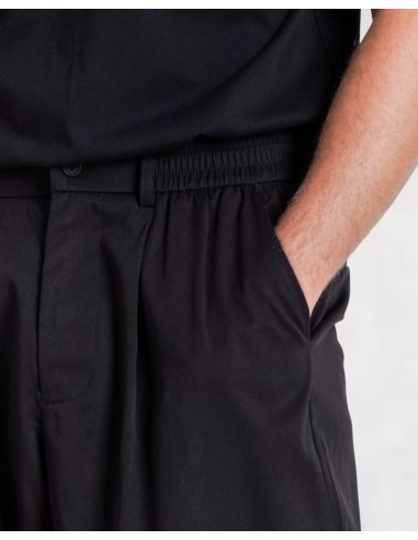 PANTALON NOIR COUPE DECONTRACTEE AVEC...