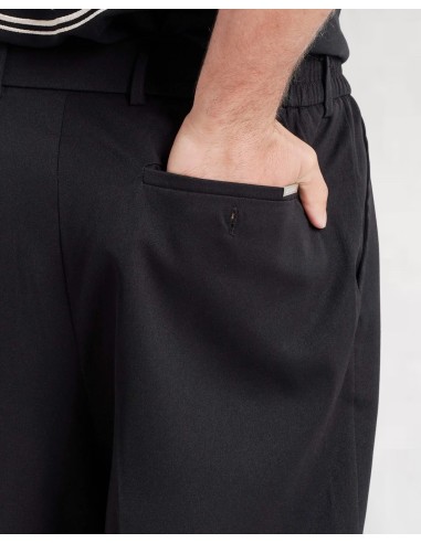 PANTALON NOIR COUPE DECONTRACTEE AVEC...