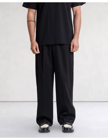 PANTALON NOIR COUPE DECONTRACTEE AVEC...