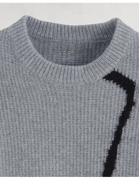 Pull gris en maille lignes artistique